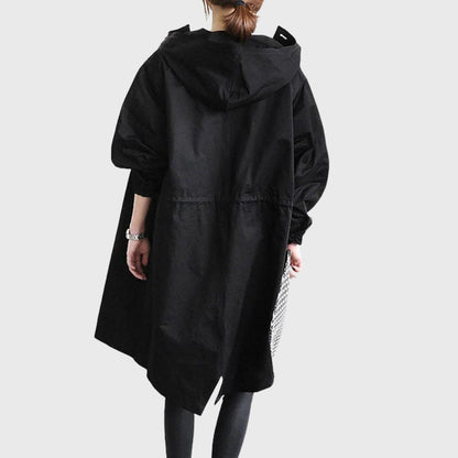 Sytske | Ruimvallende Lange Trenchcoat met Capuchon